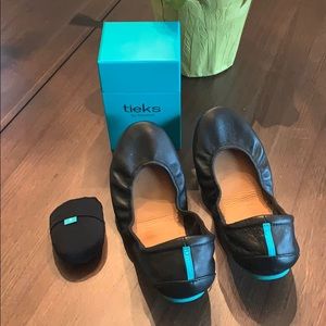 Tieks like new condition! Size 9